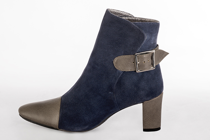 Women's taupe brown and navy blue elegant ankle boots, with buckles at the back. Round toe. Medium block heels - Profile view